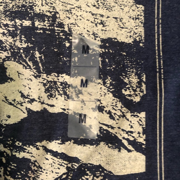 Old Navy T-shirt NWOT - Picture 4 of 4